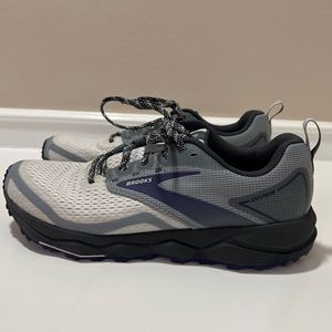 Brooks Womens Divide 2 Trail Running Shoe, Size 11